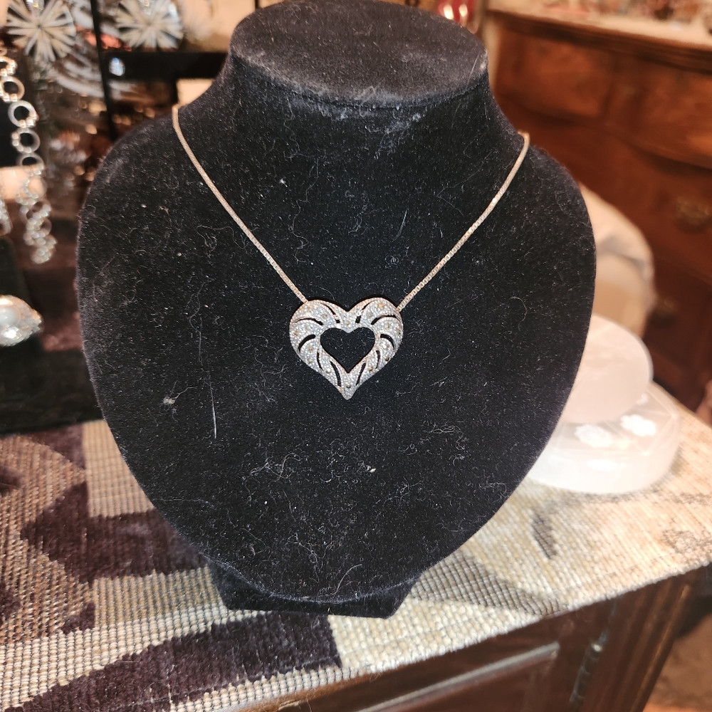 Women's Vintage 925 Marcasite Heart. Extendable chain to 17-1/2"